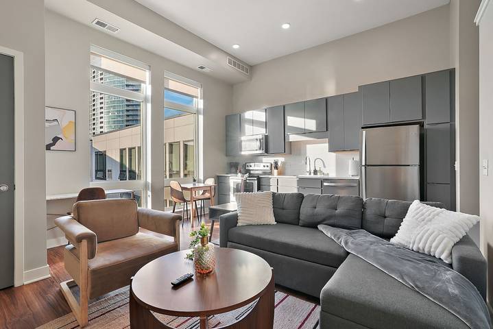 Vacation rental for 3 people, kid friendly in Loring Park