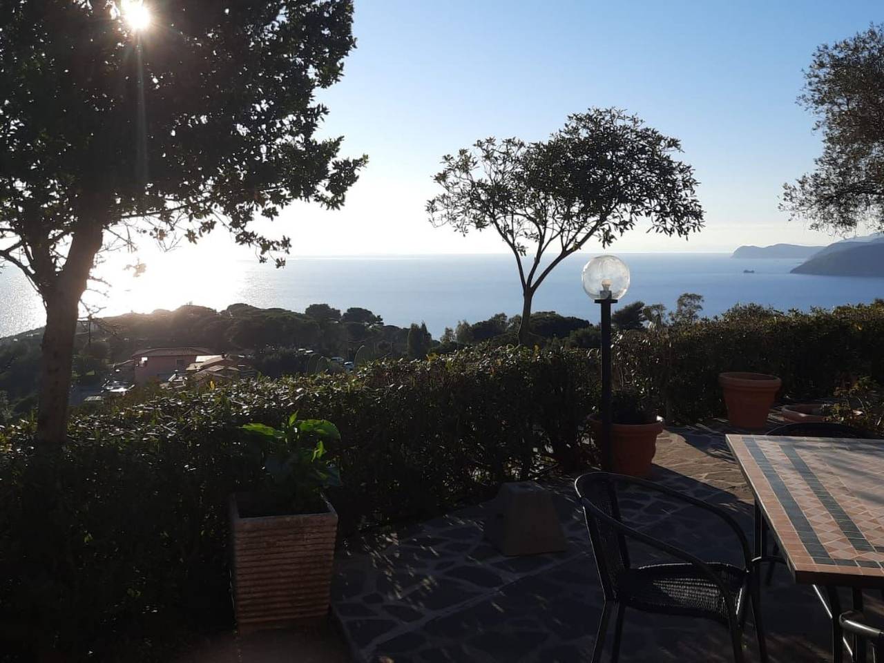 Appartement entier, Fewo Sonne Und Blau Schöner Meerblick Entspannung Wifi in Morcone, Ile d'Elbe