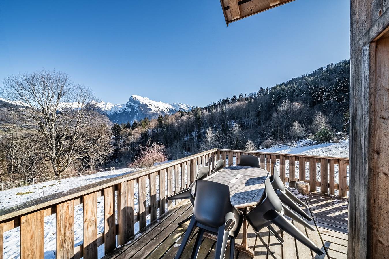Chalet 'Le Mas Devant' with Mountain View, Private Terrace and Wi-Fi in Station de Morillon, Grand Massif