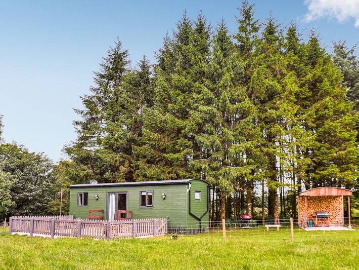 Glamping for 2 people, with garden, with pets in Forest of Bowland