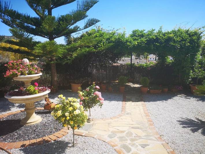 Casa rural para 6 personas, con vistas además de piscina y jardín en Alcaucín - 3