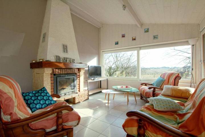 Gîte pour 4 personnes, avec jardin dans Escoubès