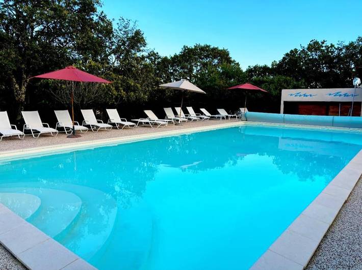 Hôtel pour 3 personnes, avec piscine et jardin, animaux acceptés
