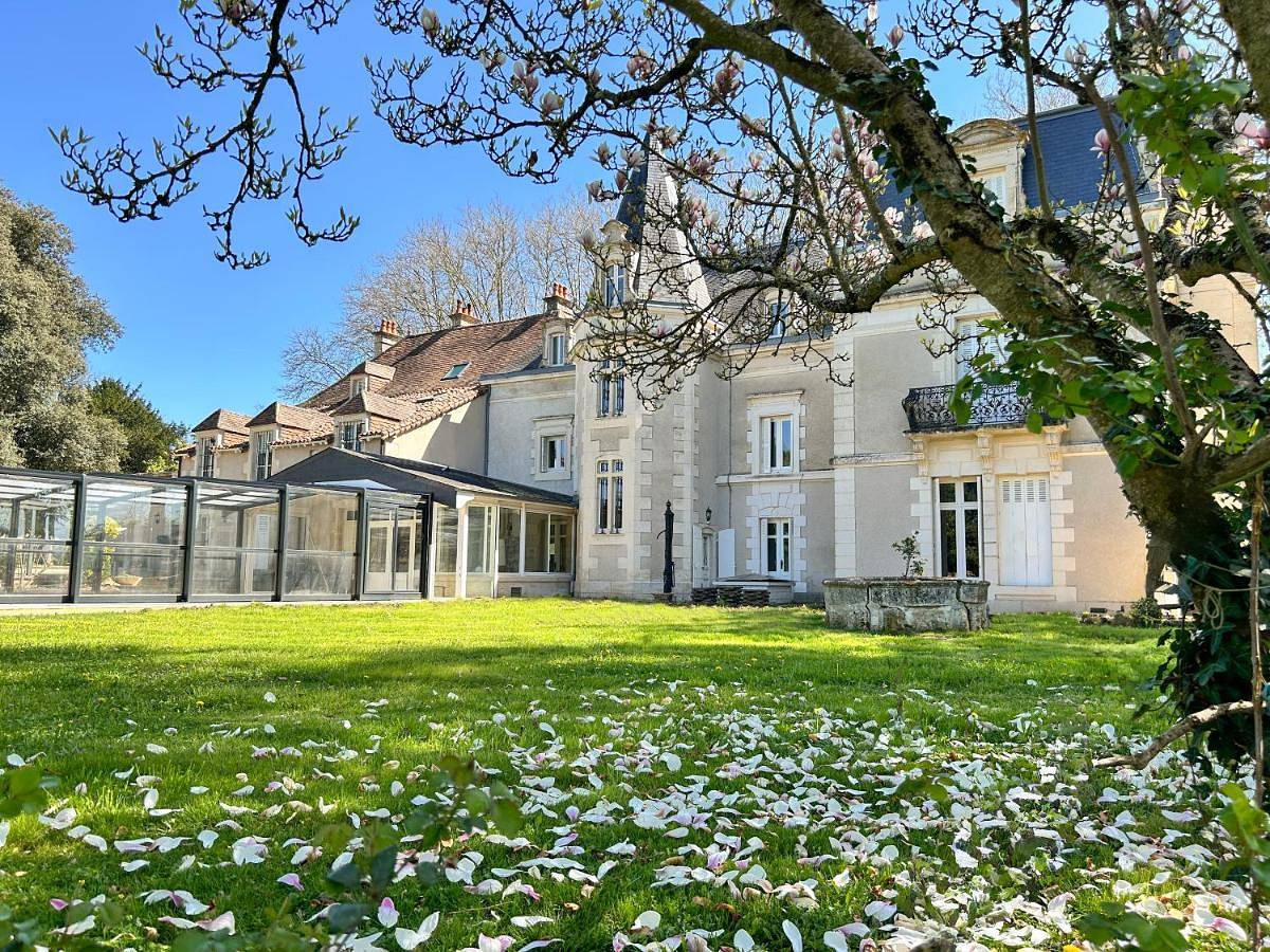 Family Room with Private Bathroom in Bouresse, Vienne (France)