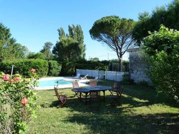 Location de vacances pour 10 personnes, avec jardin et piscine à Breuillet