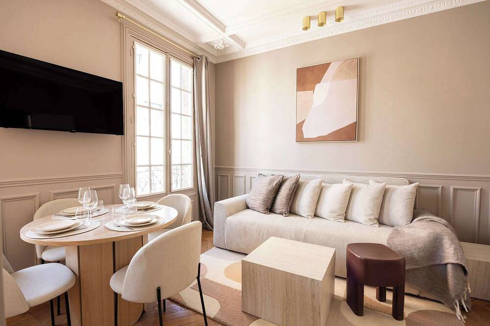 Apartamento entero, Elegant air-conditioned apartment with separate bedroom in Le Pré-Saint-Gervais, Sena-Saint Denis