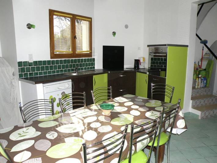 Location de vacances pour 7 personnes, avec terrasse ainsi que jardin et piscine à Saint-Brès - 4