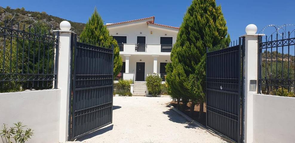 Bungalow für 2 Personen, mit Pool und Ausblick sowie Garten auf den Peloponnes