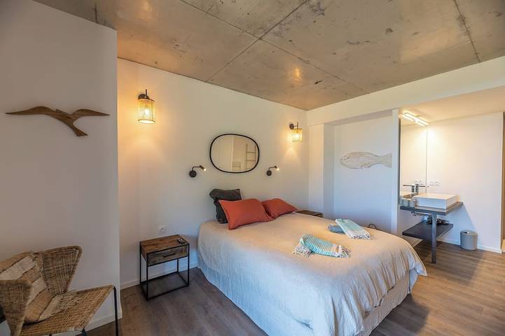 Gîte pour 4 personnes, avec terrasse ainsi que sauna et piscine dans Plage de Fautea - 2