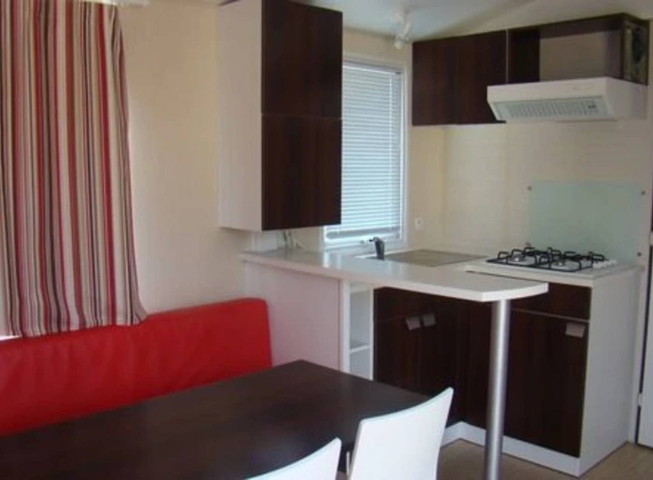 Zecamping 4* 1km plage piscine chauffée toboggans mobil-home Tv clim in Torreilles, Côte d'Améthyste
