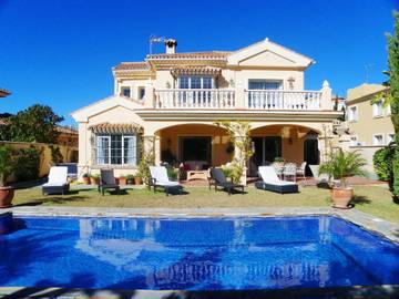Ferienhaus für 9 Personen, mit Whirlpool und Garten in Casares