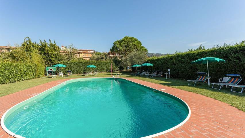 Ferienwohnung für 6 Personen, mit Pool und Terrasse sowie Garten - 1
