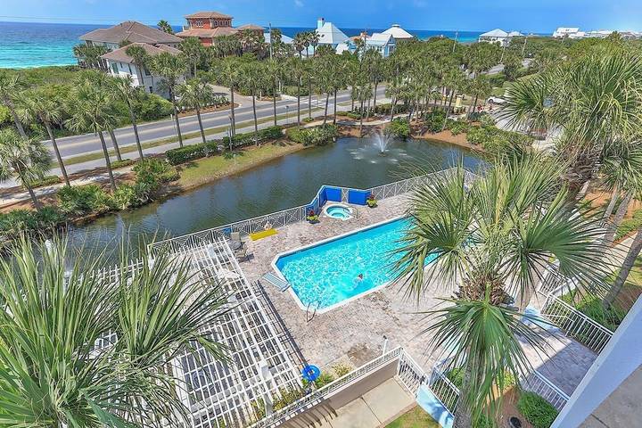 Vacation rental for 6 people, with hot tub and balcony as well as pool in Santa Rosa Beach