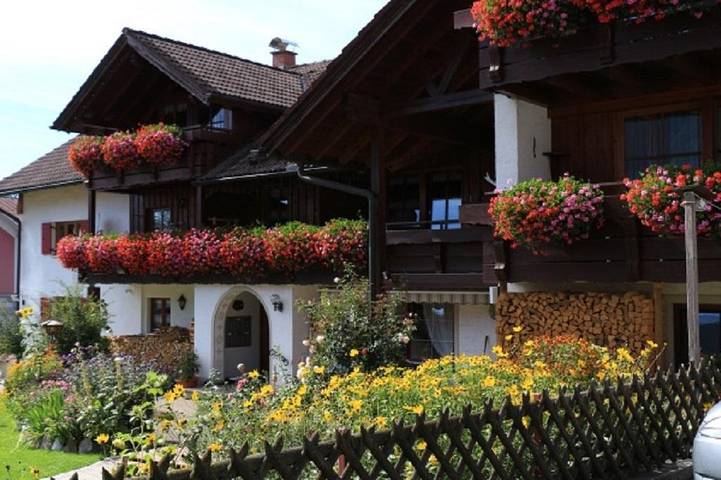 Ferienwohnung für 2 Personen, mit Balkon und Garten in Rettenberg