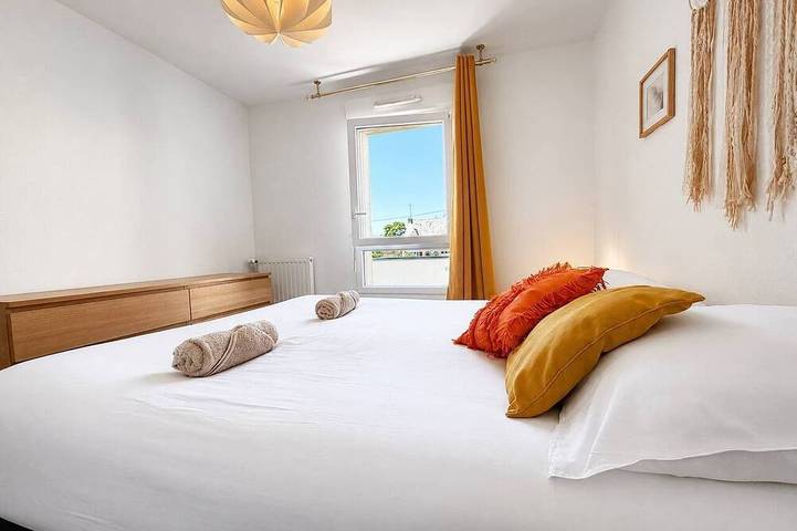 Apartamento entero, L'atelier Chic - Balcony, Netflix, parking, 2-room apartment in Lanester, Côte des Mégalithes