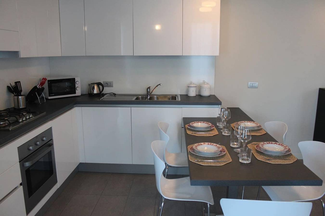 Ganze Ferienwohnung, The Green house on the Lake in Lezzeno, Comer See