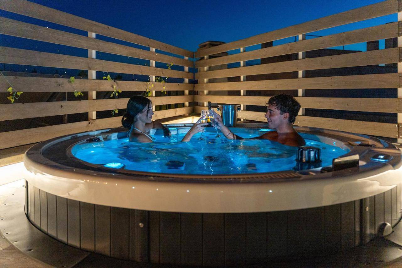 Il Panoramico - Terrazza e Jacuzzi in Neviano, Golf von Tarent