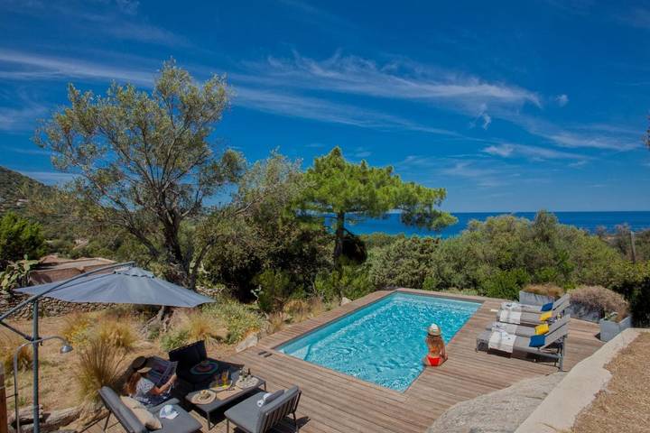 Villa pour 5 personnes, avec Balcon et Terrasse ainsi que Jardin et Piscine à Corbara