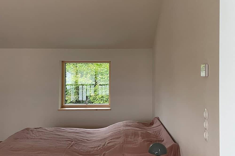 Frisch erbautes Holzhaus \"Remise am Fährhaus\" mit einzigartiger Architektur direkt an der Schlei mit Bootssteg und Badestelle für Ihren wohlverdienten Urlaub bei absolutem Wohlfühlambiente, mit riesigem Gartenbereich und altem Baumbestand in Ulsnis, Grünes Binnenland