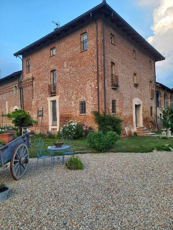 Casa vacanza per 2 persone, con panorama e giardino in Villanova d'Asti
