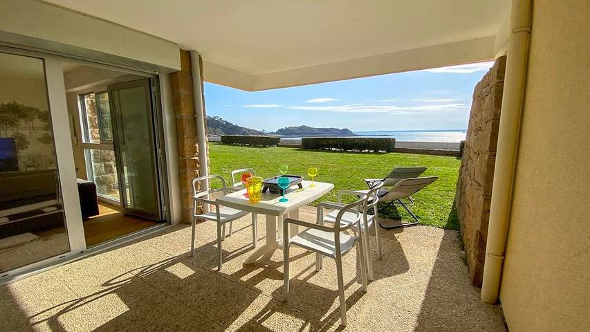 Gîte pour 2 personnes, avec Terrasse et Jardin dans Plage Tresmeur - 2