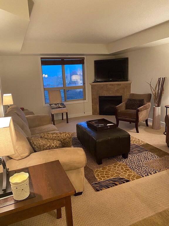 Ganze Wohnung, Top floor condo on Lake Windermere with spectacular lake and Mountain View’s in Kootenay-Nationalpark