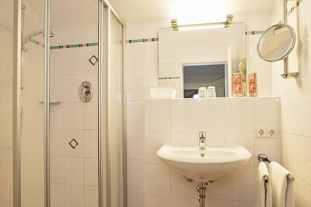 Hel lejlighed, Gemütliche, charmante Dachgeschoss-Ferienwohnung in hervorragender Strandlage in Seebad Heringsdorf, Heringsdorf