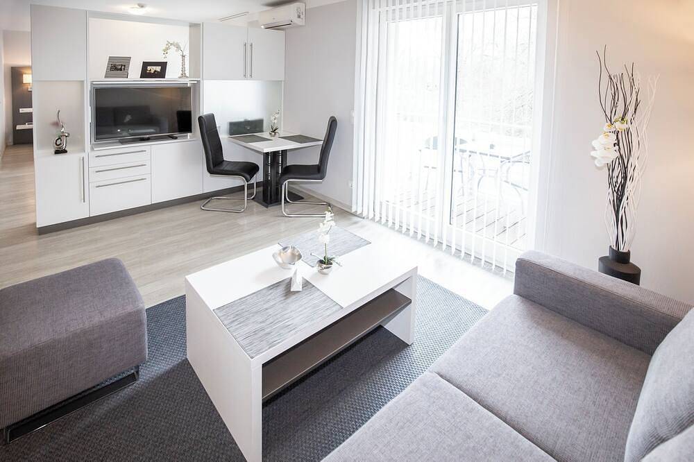 Ganze Wohnung, Moderne Apartments mit Hotelservice in Hoyerswerda direkt im Lausitzer Seenland in Hoyerswerda, Lausitzer Seenland