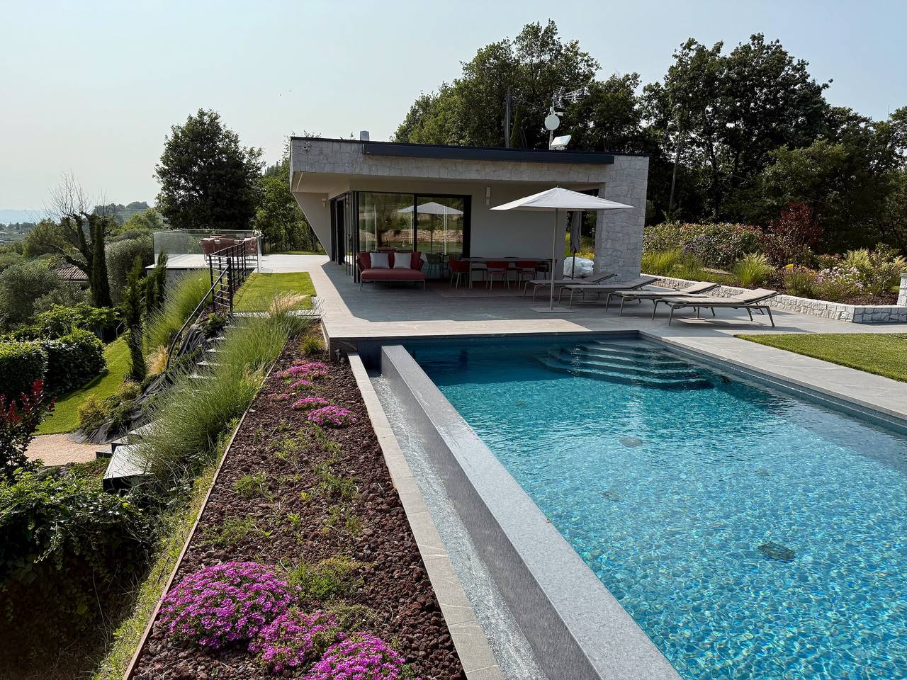 Villa 'Vallonga' with Lake View, Wi-Fi and Air Conditioning in Bardolino, Garda Mountains