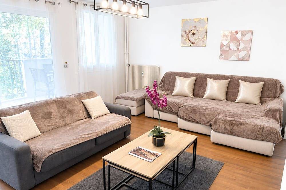 Apartamento entero, Bree de Niort : Vaste T3 Moderne 70m2 Avec Terrasse Balcon et Parking Gratuit in Niort, Región de Niort