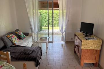 Gîte pour 2 personnes, avec piscine ainsi que jardin et terrasse, animaux acceptés à Eugénie-les-Bains