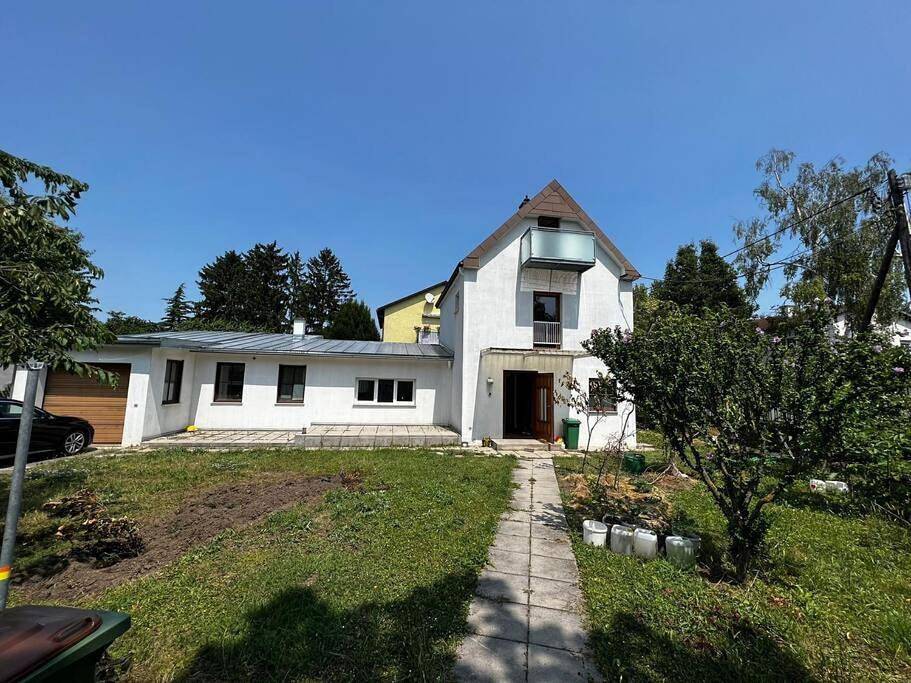 Central-Vintage Villa with free Parking and 5min walk to Metro in Wien, Donau Niederösterreich