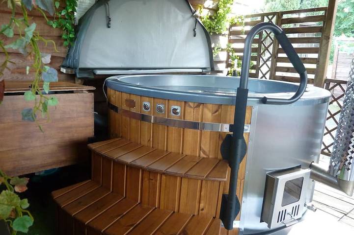 Gîte pour 3 personnes, avec jardin et jacuzzi ainsi que balcon et sauna à Nassogne
