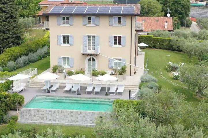 Ferienwohnung für 18 Personen, mit Balkon und Garten sowie Pool in Affi