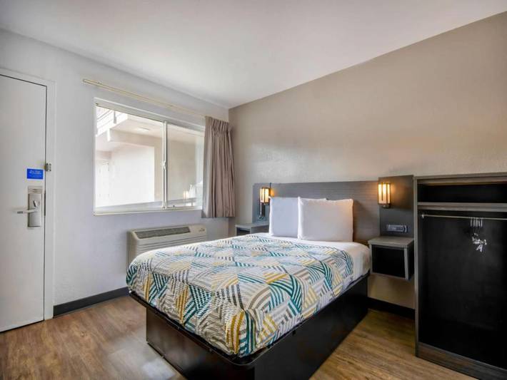 Apartamento entero, Cama matrimonial Ada | Ducha Ri, Nsmk in Albuquerque, Condado de Bernalillo