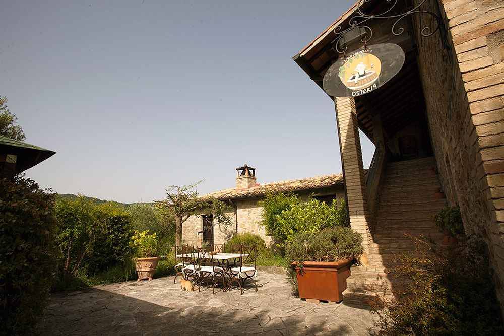 Appartamento intero, Appartamento con piscina all'aperto e Wifi  in Bettona, Perugia e dintorni