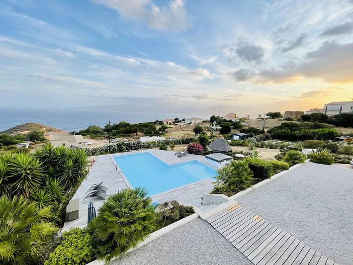 Maison de vacances pour 2 personnes, avec Jacuzzi et Terrasse ainsi que Jardin et Piscine à Calcatoggio