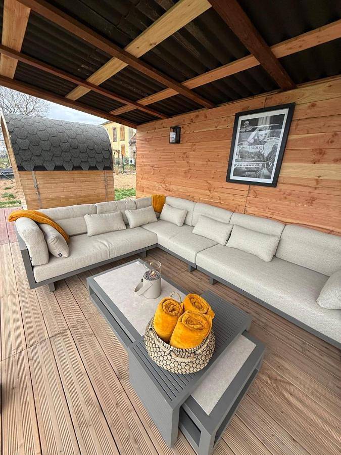 Five-Bedroom House in Mailhac-sur-Benaize, Région de Bellac