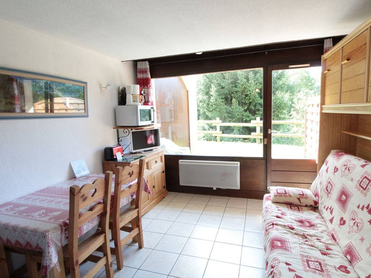 Gehele studio, Studio Central pour 4 Pers. à Proximité des Pistes et des Commerces, avec Terrasse in Les Carroz, Arâches-la-Frasse