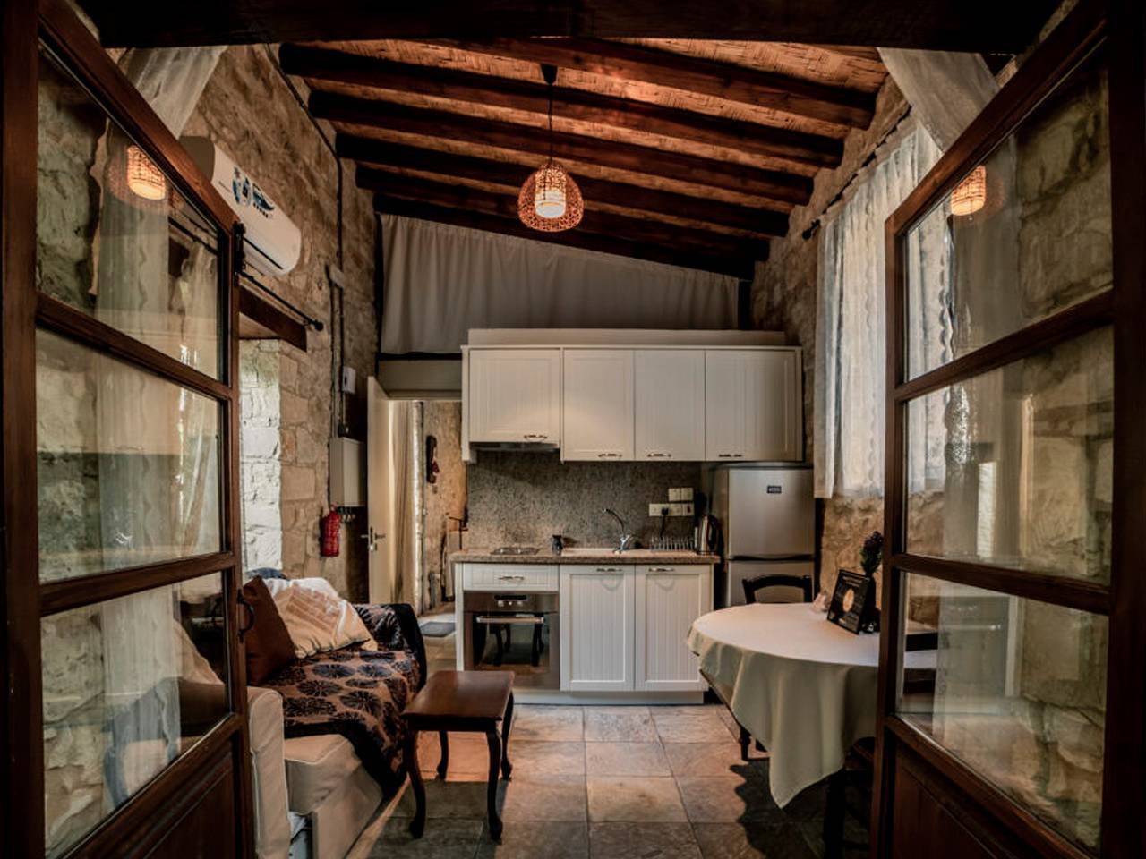 Hel lejlighed, Arsorama - Cute 1-Bdr Apt w Shared Patio in Syd Cypern