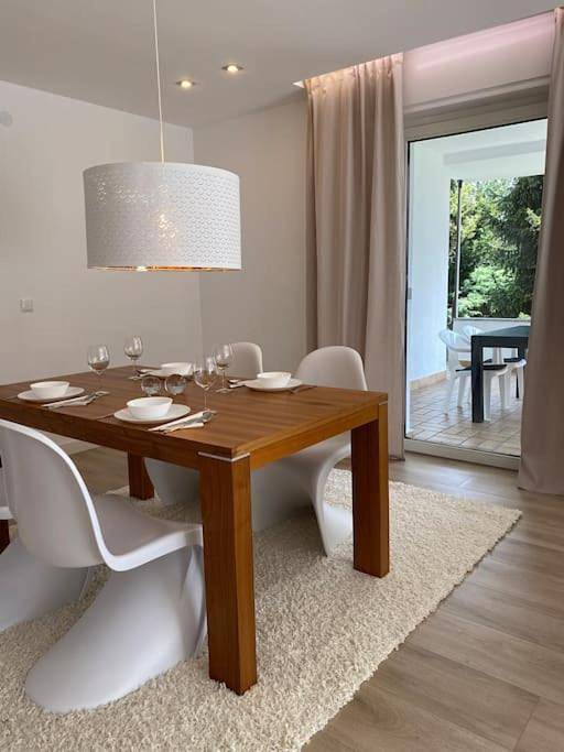 Ferienwohnung für 4 Personen, mit Balkon und Terrasse sowie Garten und Ausblick in Hanau