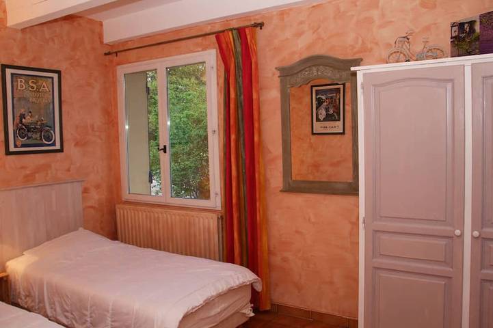 Location de vacances pour 6 personnes, avec terrasse ainsi que jardin et piscine à Banon - 3