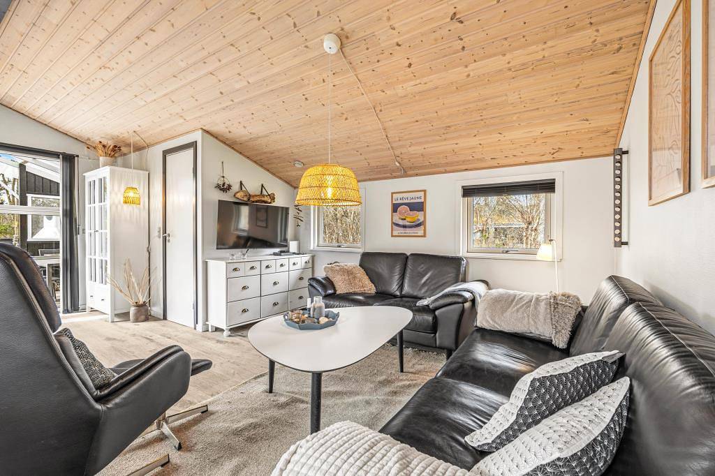 Hyggeligt feriehus på ugeneret naturgrund i det smukke Houstrup in Houstrup, Varde Kommune