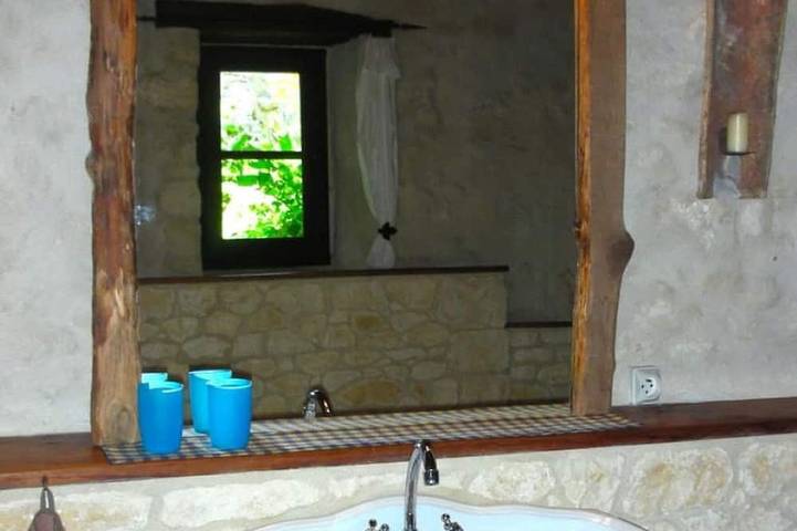 Location de vacances pour 2 personnes, avec piscine et jardin, animaux acceptés à Varaignes - 4