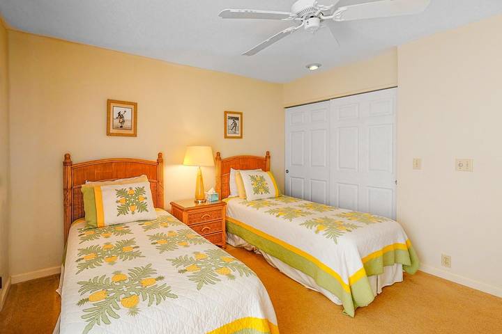 Vacation home for 4 people, with hot tub and balcony as well as pool on Maui