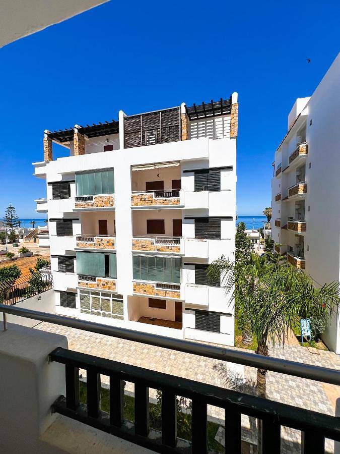 Gîte pour 8 personnes, avec piscine ainsi que vue et jardin dans Oued Laou