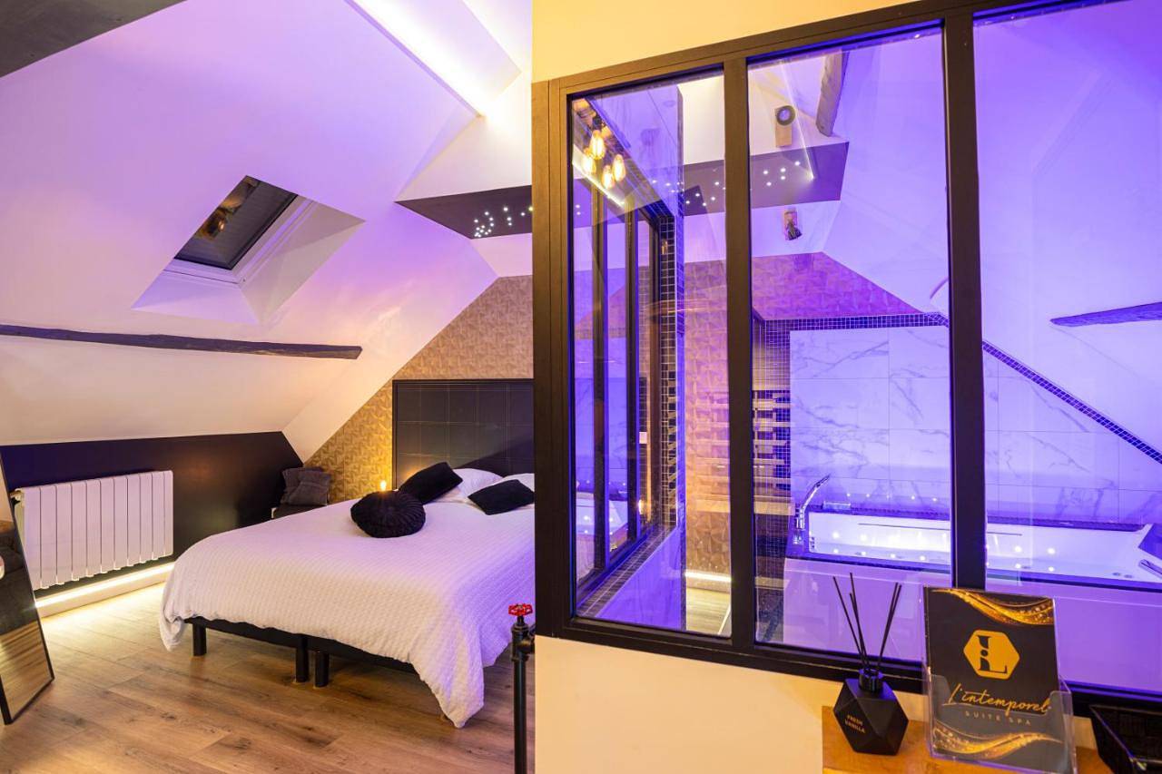 L'Intemporel Éclipse Suite Spa Privatif in Champagne-sur-Oise, Val-d'Oise