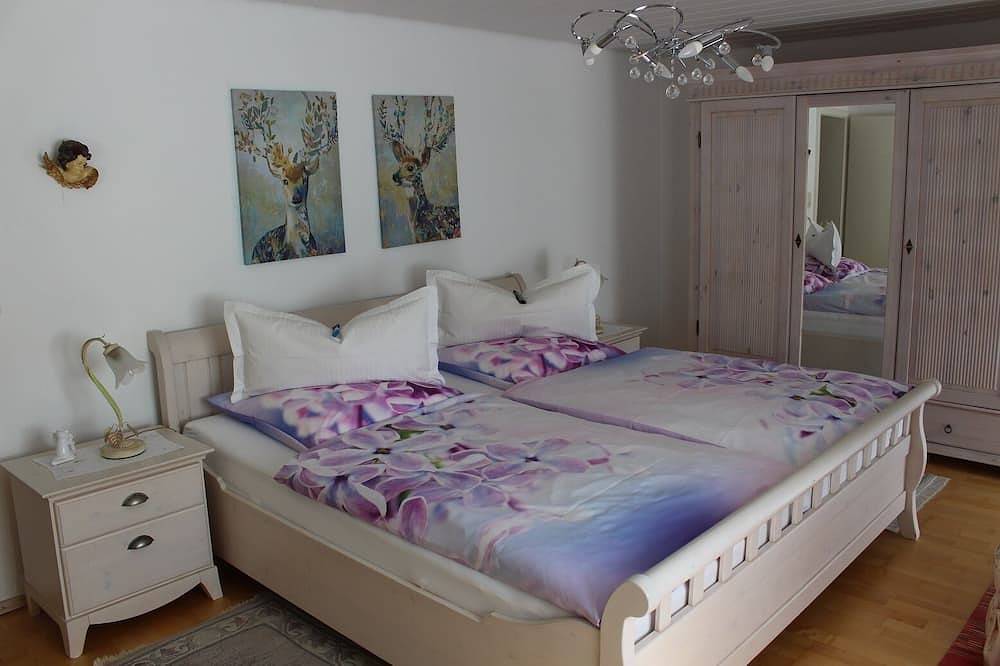 Ganze Wohnung, Ferienwohnung '2' mit privater Terrasse, Gemeinschaftsgarten und Wi-Fi in Enzklösterle, Nordschwarzwald