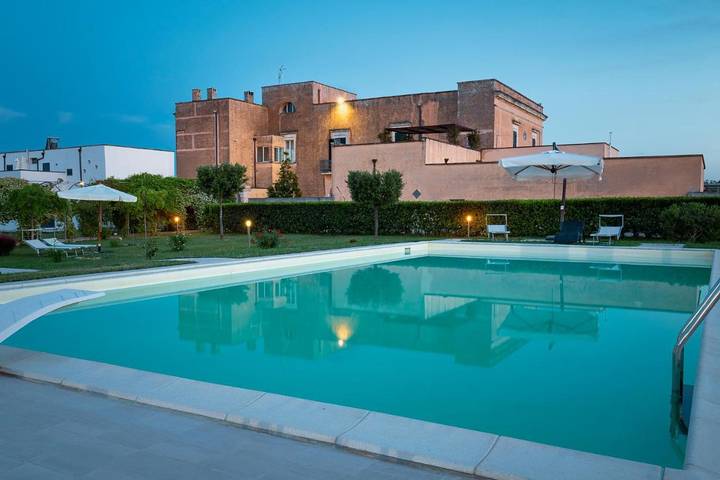 Casa vacanza per 4 persone, con giardino e panorama nonché piscina in Novoli