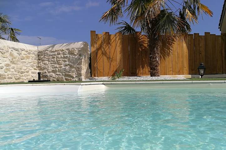 Gîte pour 7 personnes, avec piscine et jardin